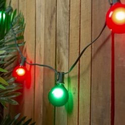 Northlight 15-Count Red and Green G50 Globe Christmas Light Set, 13.5 ft Green Wire